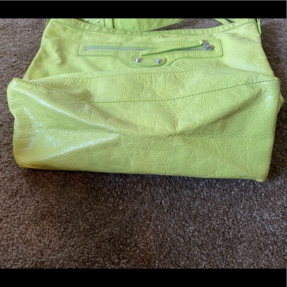 Balenciaga soft leather sling bag - Picture 2 of 4